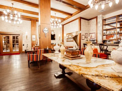 Luxury Cafe & Restaurant Retreats