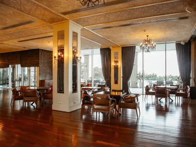 Luxury Cafe & Restaurant Retreats